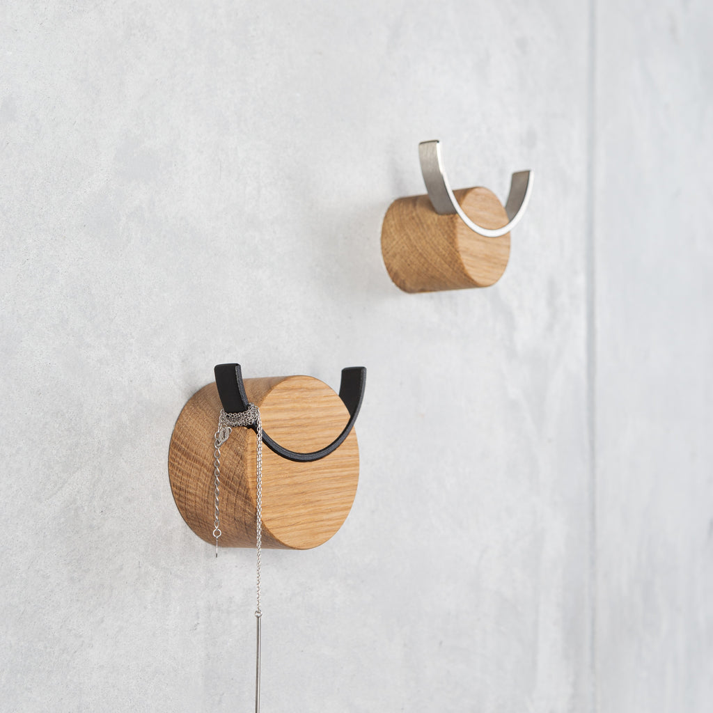 Wandhaken DEER | Eichenholz, schwarz lackierter Edelstahl