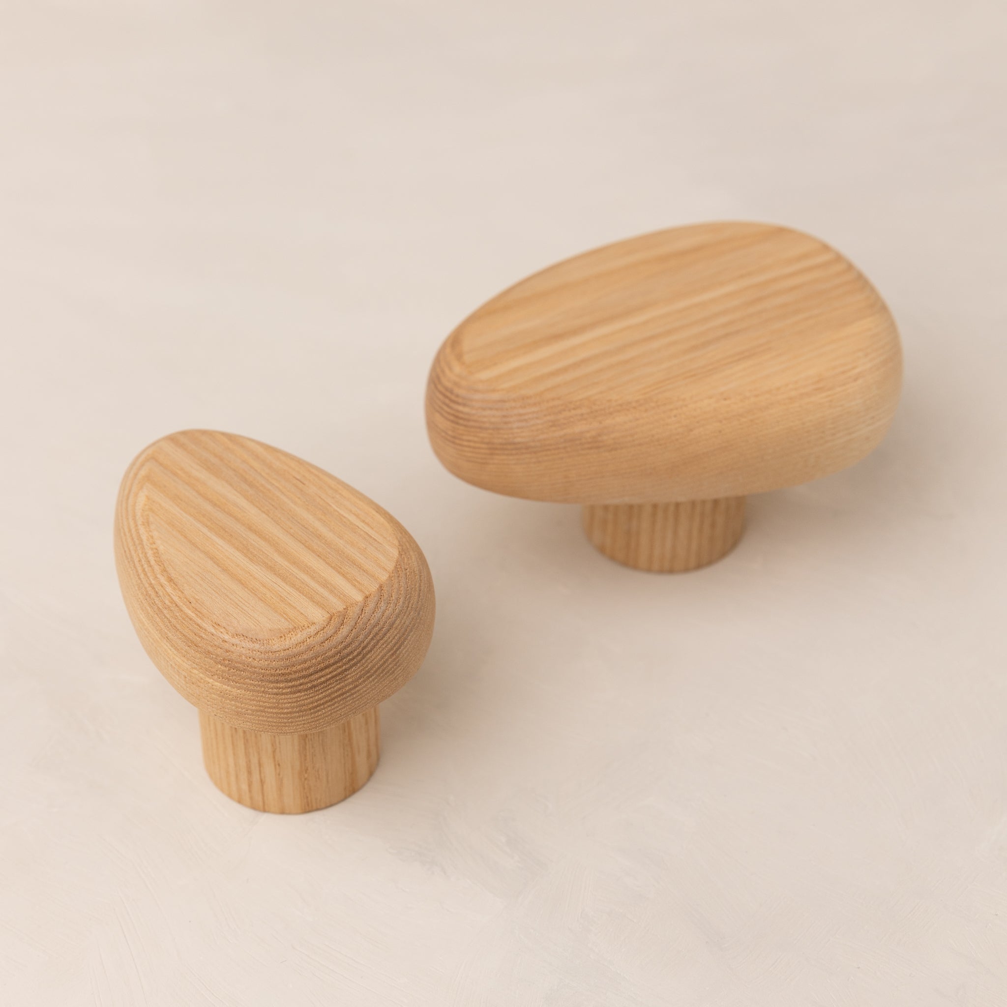 Holzfarbener Wandhaken DROP