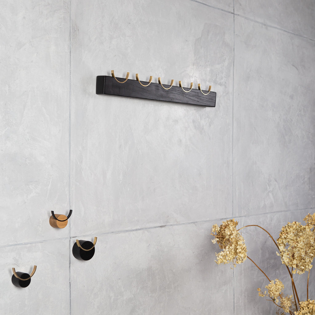 Wandgarderobe DEER | schwarz lackiertes Eichenholz
