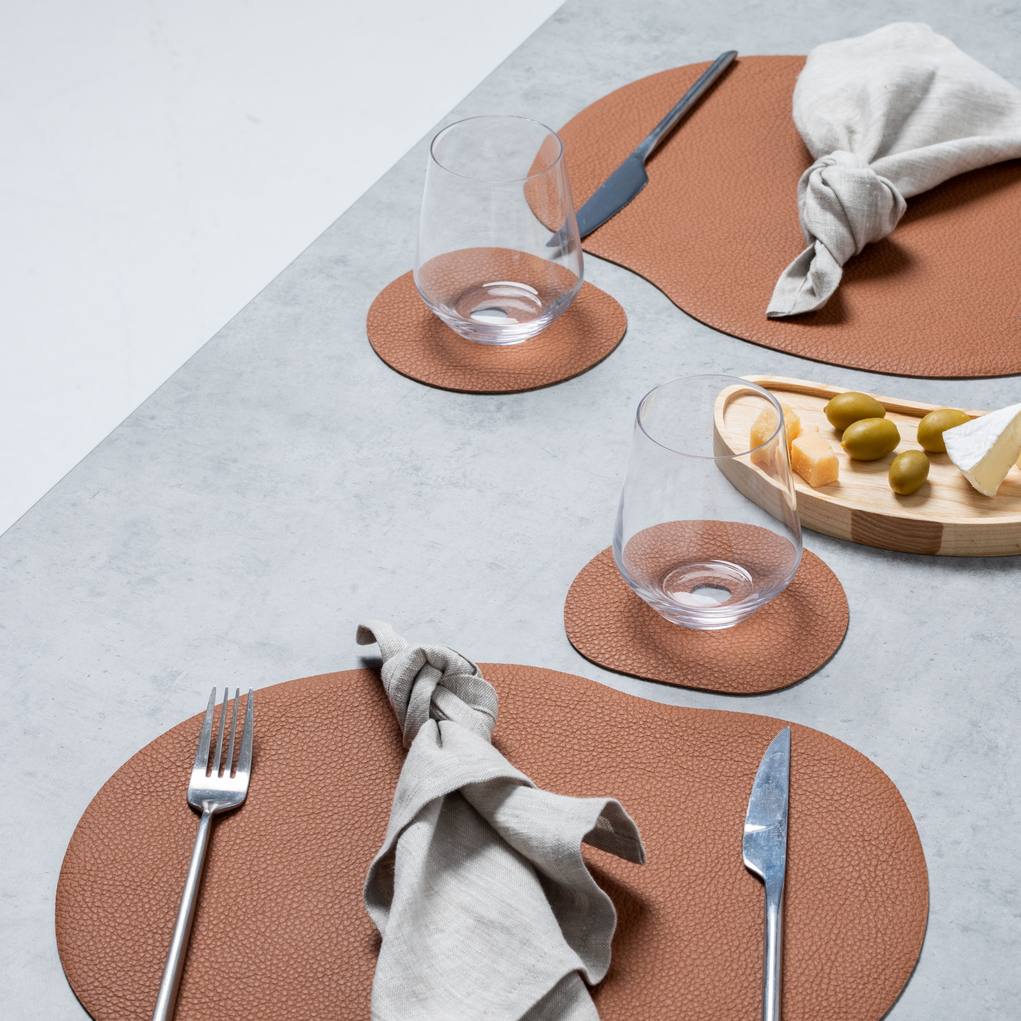 Platzset und Untersetzer in Rostbraun aus Naturleder