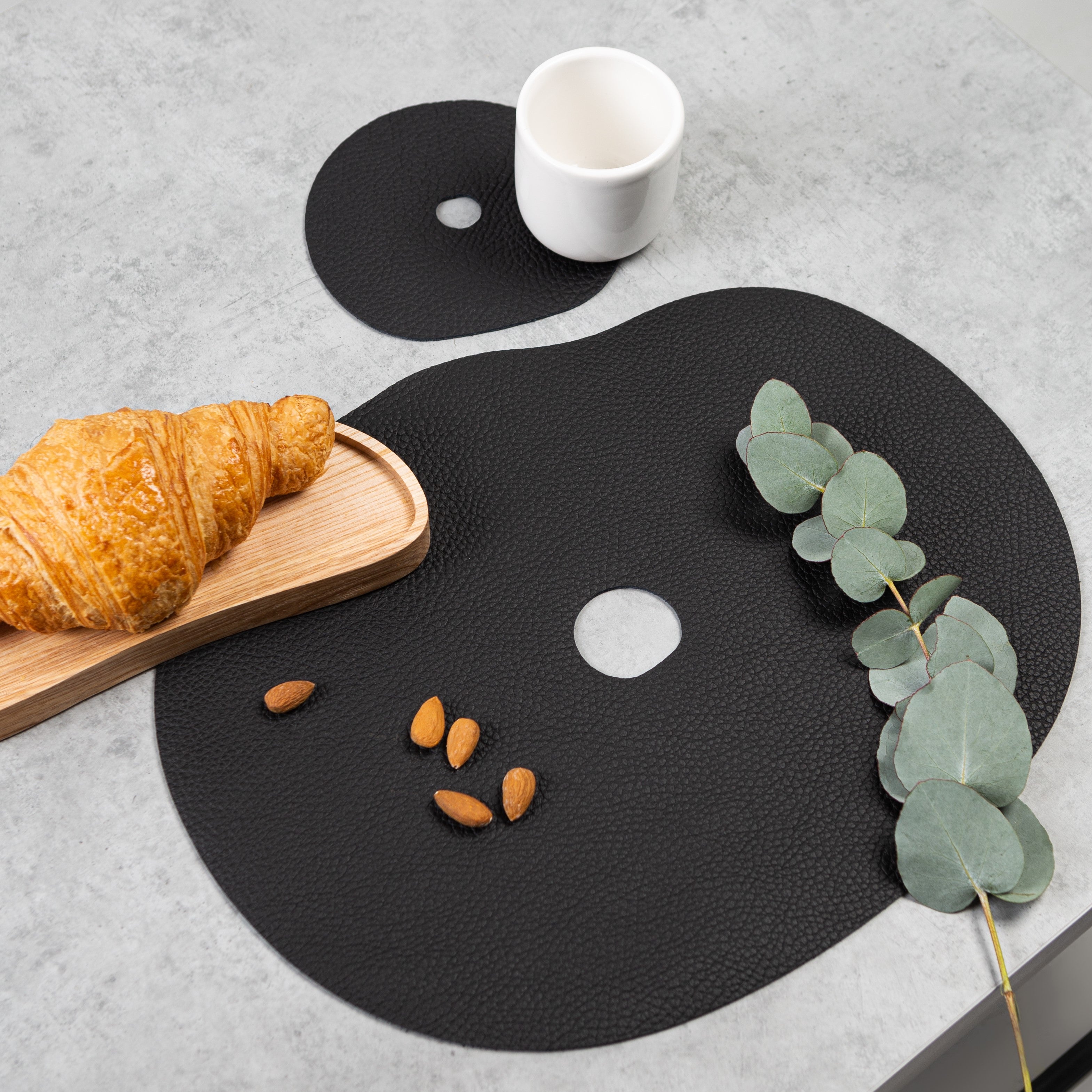 Platzset und Untersetzer in Schwarz aus Naturleder