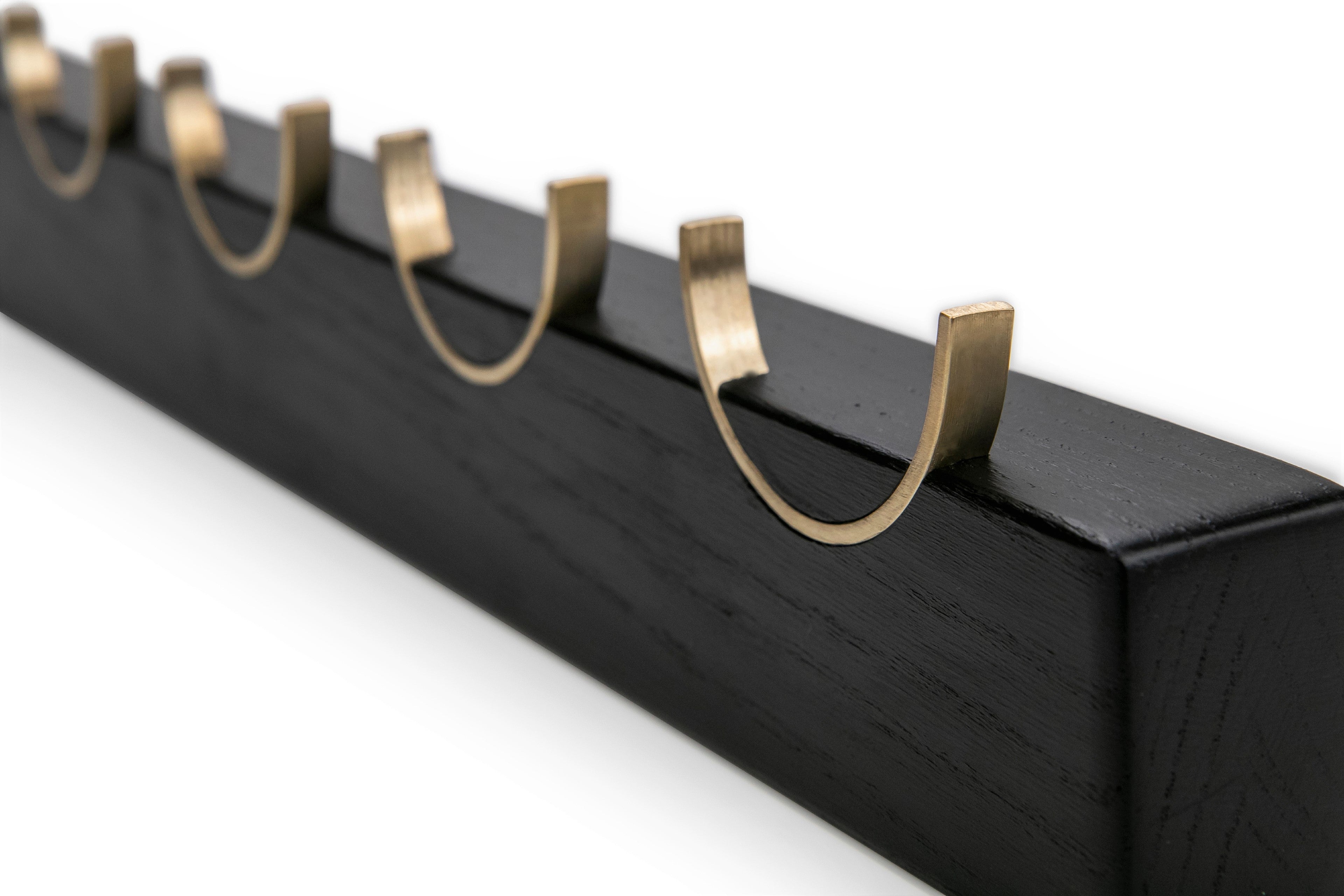 Wandgarderobe DEER | schwarz lackiertes Eichenholz